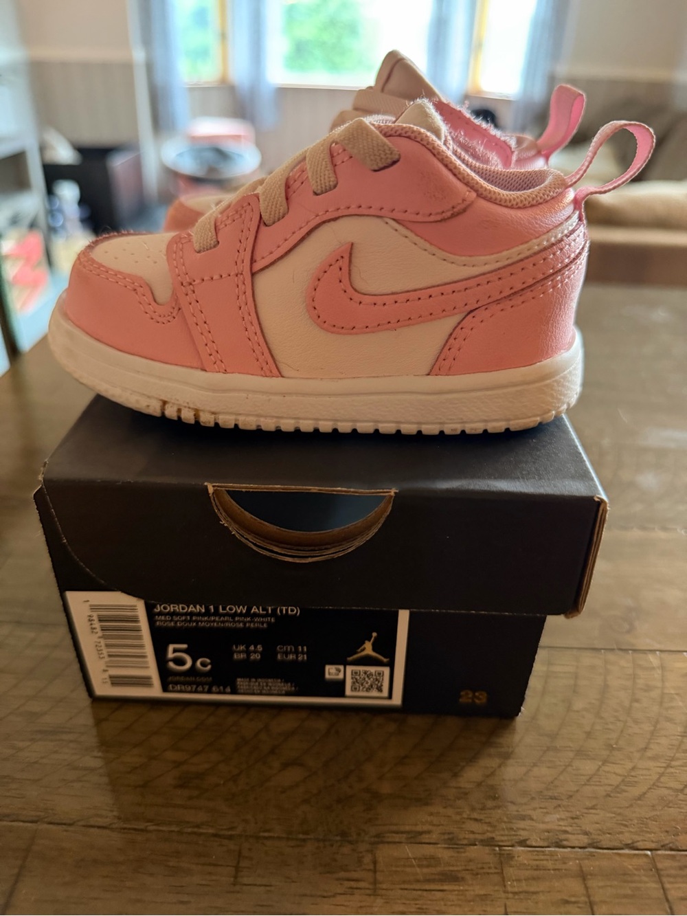 Jordan 1 Low - Nike Toddler Pink and White Jordan 1 Low Alt (TD) Sneakers